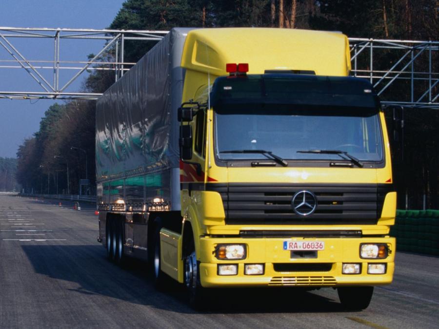  Mercedes-Benz 1838 S (SK) 1994 года  (фото 2 из 4)